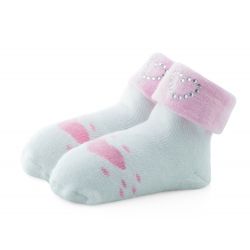 Ciepłe skarpetki niemowlęce dla dziewczynki z serduszkiem.
