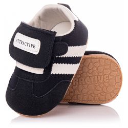 Pierwsze buty dla chłopca. Czarne trampki na rzep.