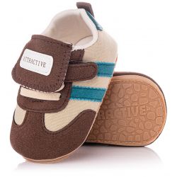 Lekkie beżowe adidaski dla chłopca zapinane na rzep.